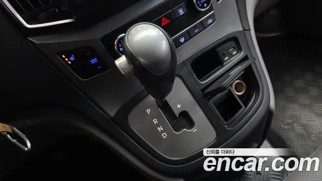 Hyundai Starex 2017 — фото 12