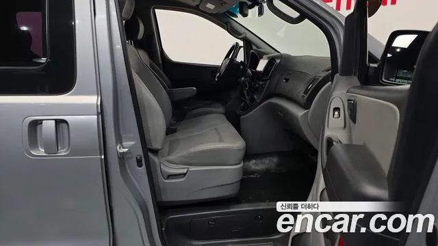 Hyundai Starex 2017 — фото 17