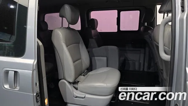 Hyundai Starex 2017 — фото 18