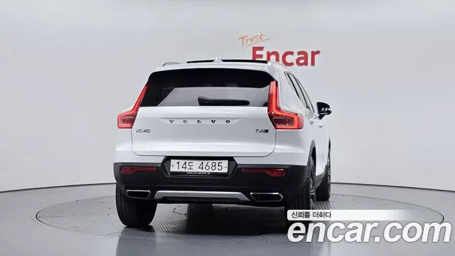 Volvo XC40 2020 — фото 4