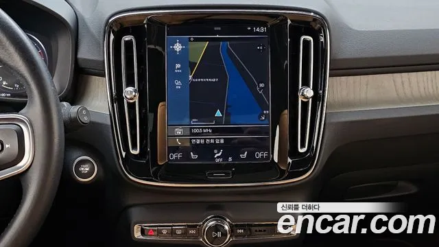 Volvo XC40 2020 — фото 20