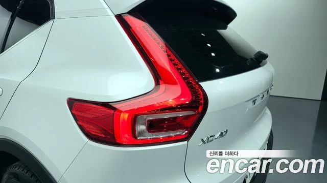 Volvo XC40 2020 — фото 9