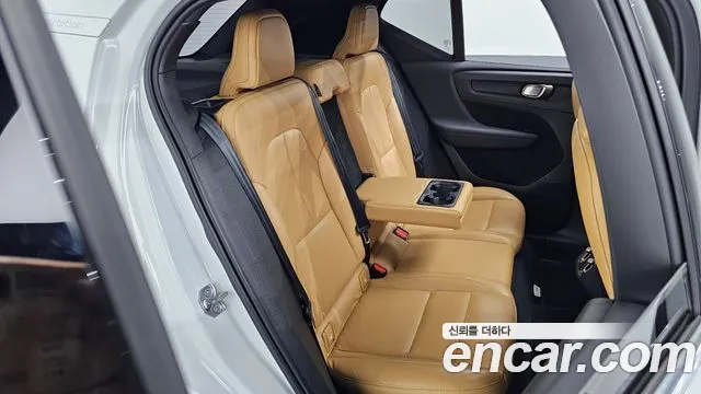 Volvo XC40 2020 — фото 16