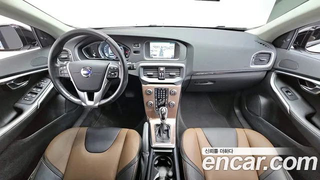 Volvo V40 2015 — фото 7