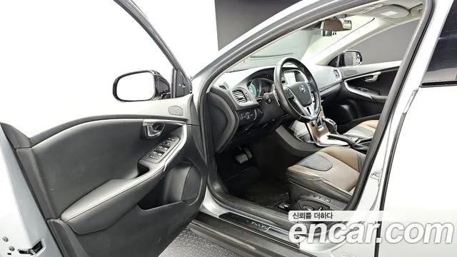 Volvo V40 2015 — фото 10