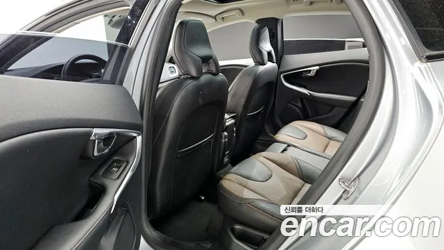 Volvo V40 2015 — фото 11