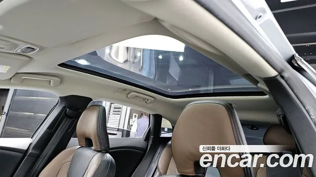 Volvo V40 2015 — фото 15