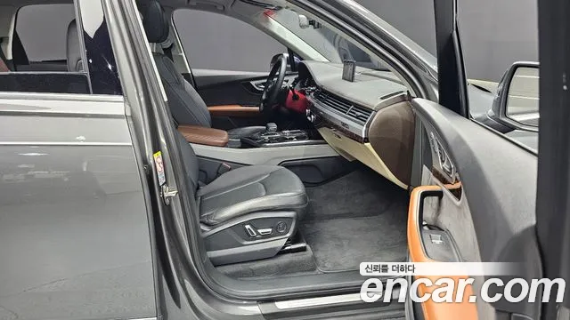 Audi Q7 2019 — фото 17
