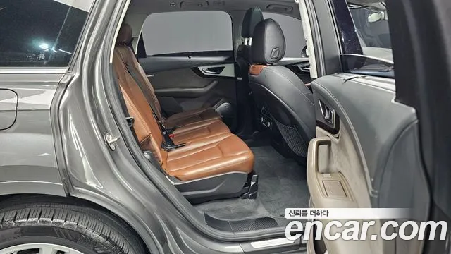 Audi Q7 2019 — фото 18