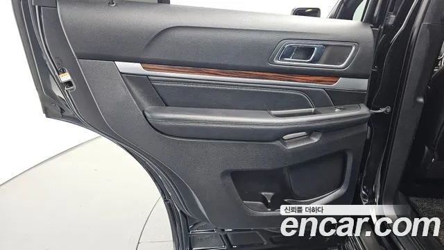 Ford Explorer 2017 — фото 15