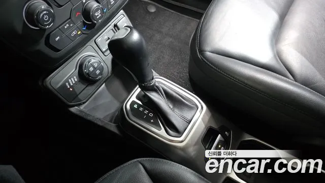 Jeep Renegade 2018 — фото 12