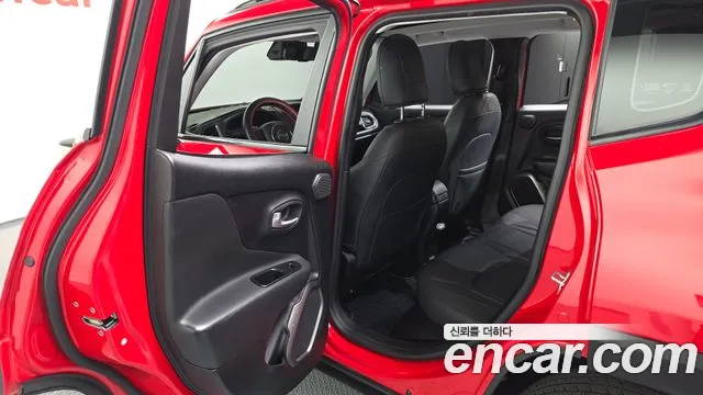 Jeep Renegade 2018 — фото 18