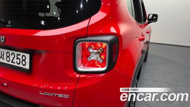 Jeep Renegade 2018 — фото 9