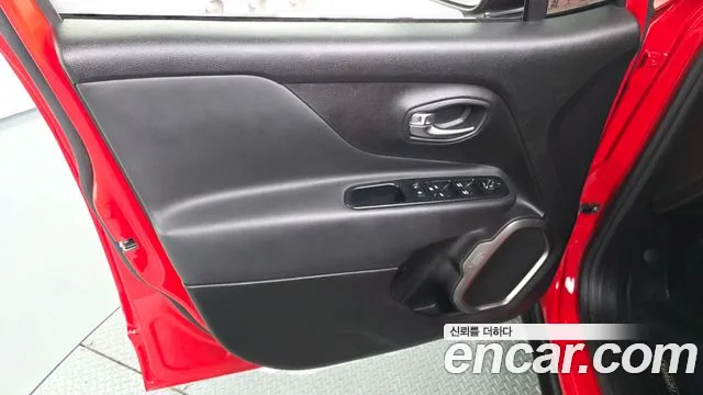 Jeep Renegade 2018 — фото 14