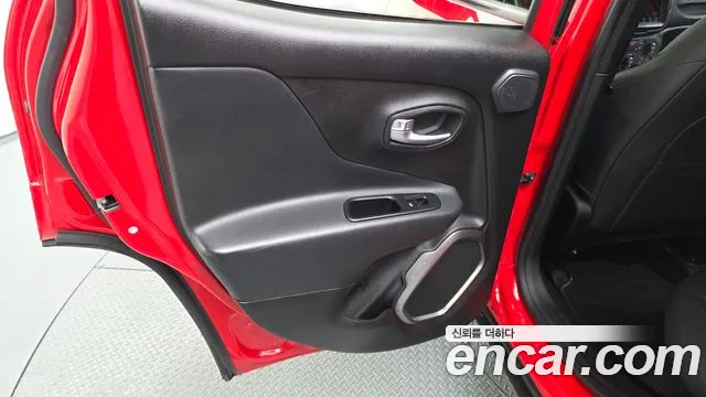 Jeep Renegade 2018 — фото 15
