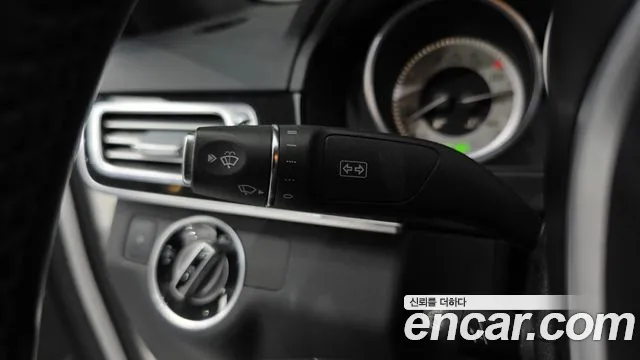 Mercedes-Benz E-Class 2015 — фото 17