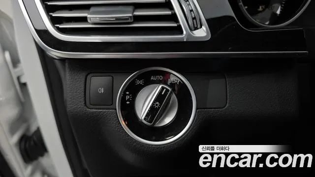 Mercedes-Benz E-Class 2015 — фото 18
