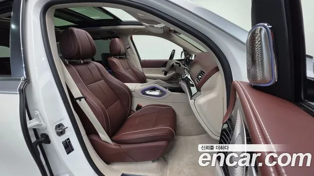 Mercedes-Benz GLS-Class 2023 — фото 9