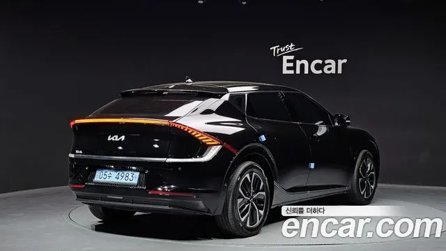 Kia EV6 2023 — фото 2
