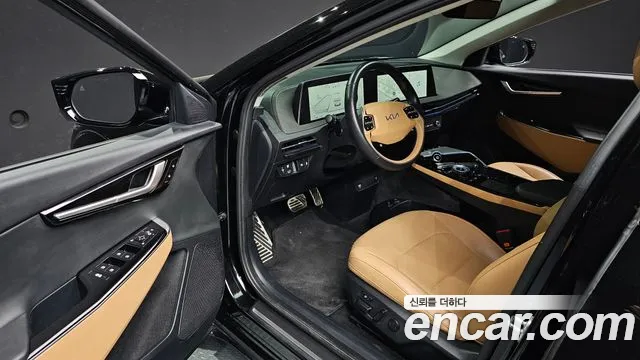 Kia EV6 2023 — фото 13