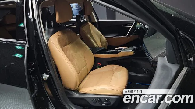 Kia EV6 2023 — фото 17