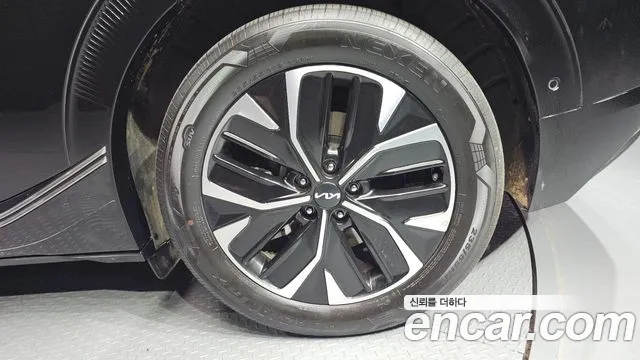 Kia EV6 2023 — фото 7
