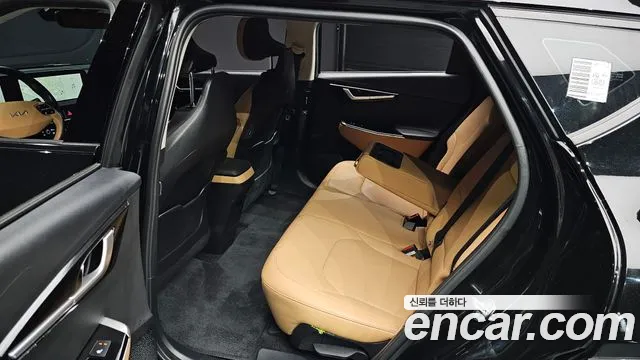 Kia EV6 2023 — фото 16