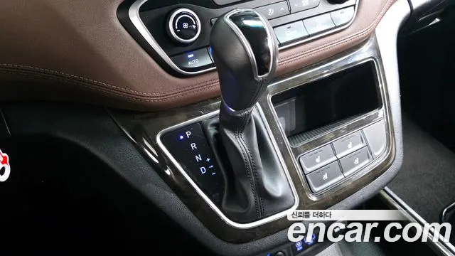 Hyundai Starex 2019 — фото 9