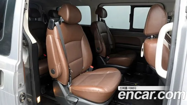 Hyundai Starex 2019 — фото 11