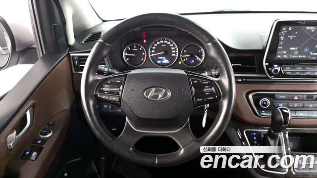 Hyundai Starex 2019 — фото 13
