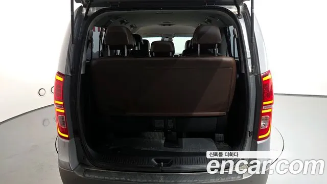 Hyundai Starex 2019 — фото 16