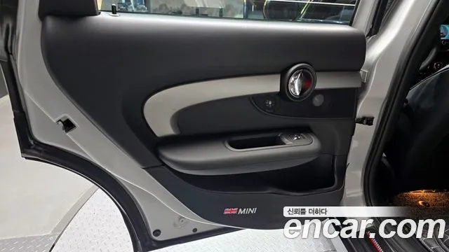 Mini Clubman 2023 — фото 15