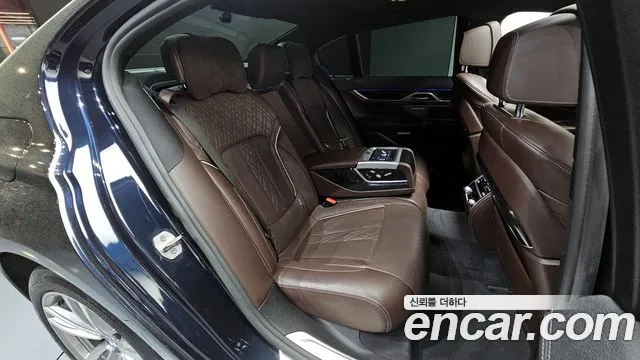 BMW 7-Series 2017 — фото 11