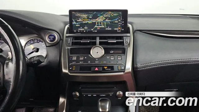 Lexus NX 2018 — фото 18