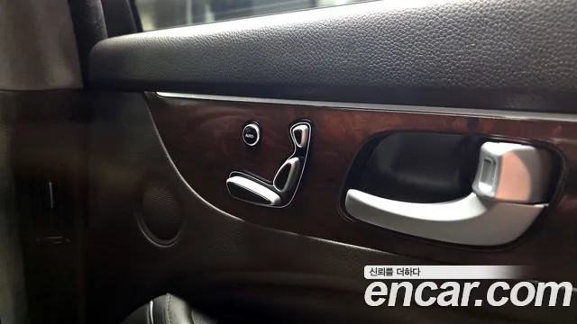 Hyundai Equus 2012 — фото 18
