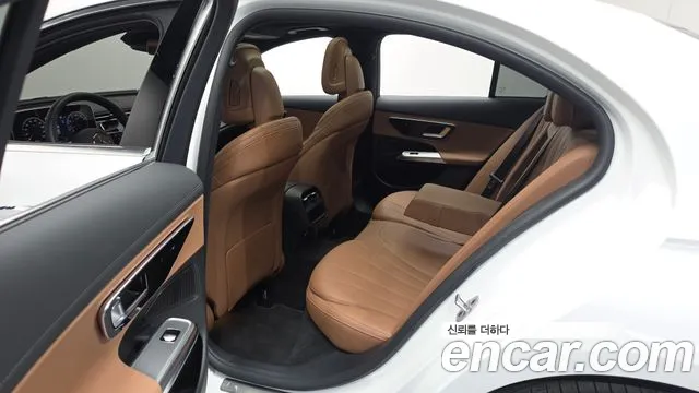Mercedes-Benz E-Class 2026 — фото 12
