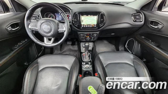 Jeep Compass 2019 — фото 10