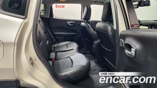 Jeep Compass 2019 — фото 17