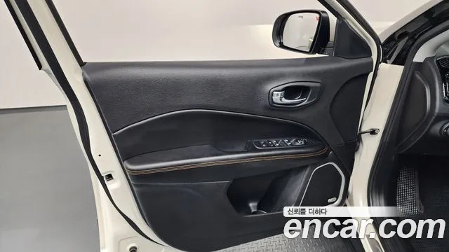 Jeep Compass 2019 — фото 14