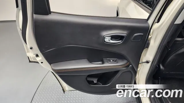 Jeep Compass 2019 — фото 15