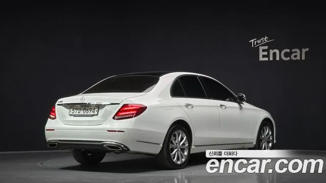 Mercedes-Benz E-Class 2017 — фото 2