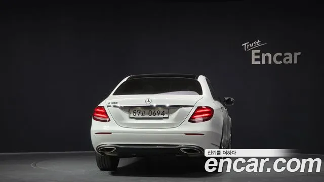 Mercedes-Benz E-Class 2017 — фото 4
