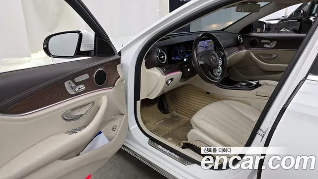 Mercedes-Benz E-Class 2017 — фото 10