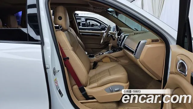 Porsche Cayenne 2016 — фото 11