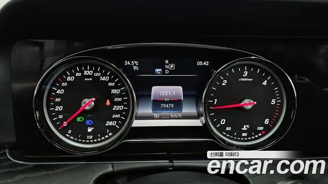 Mercedes-Benz E-Class 2019 — фото 11