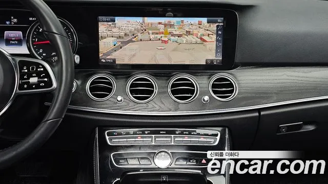 Mercedes-Benz E-Class 2019 — фото 19
