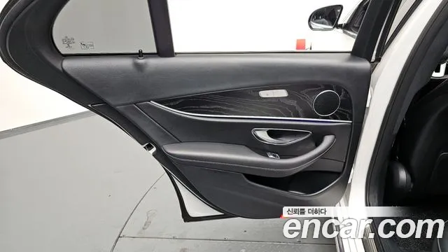 Mercedes-Benz E-Class 2019 — фото 14