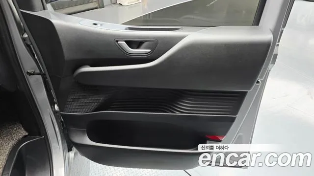 Hyundai Staria 2022 — фото 15