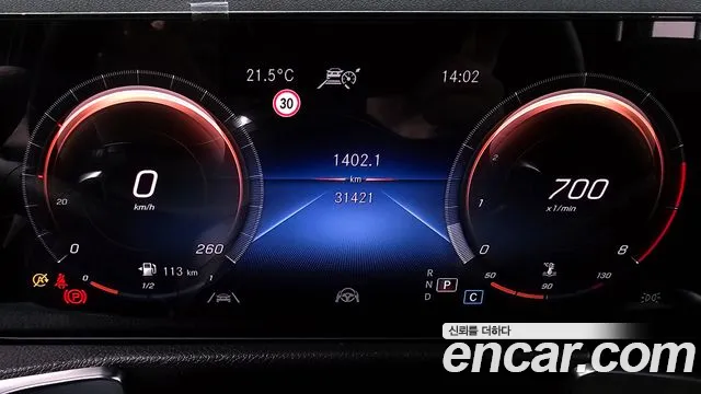 Mercedes-Benz GLB-Class 2023 — фото 10