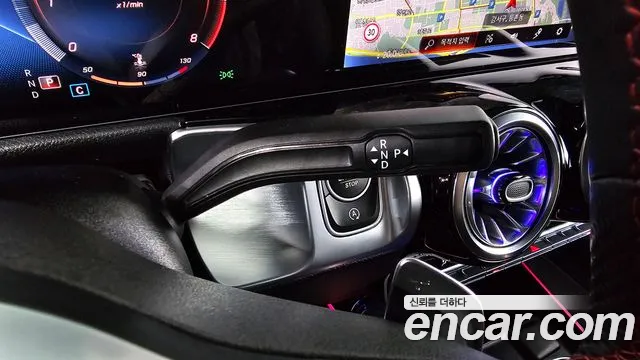 Mercedes-Benz GLB-Class 2023 — фото 11
